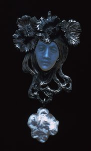 قلادة وجه الأنثى ، c1898-1900 بواسطة رينيه جول لاليك