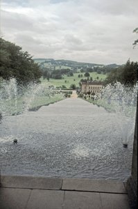 منزل Chatsworth من الجزء العلوي من Cascade ، Derbyshire ، c1980s بواسطة ريتشارد ويليامز
