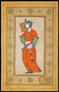 امرأة شابة مع مروحة