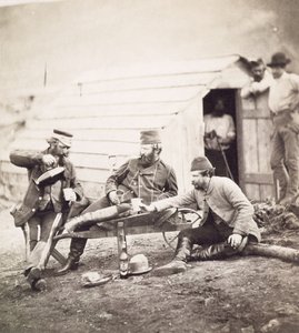 مشقة في المعسكر (العقيد لوي وكابتنز براون وجورج) ، 1855 (طبعة زلال من الرطب السلبي) بواسطة روجر فينتون