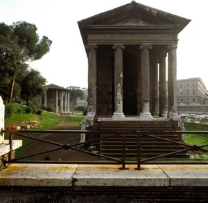 روما القديمة: منظر لـ Tempio di Portuno (معبد Portunus أو معبد الثروة الرجولية) بالقرب من ساحة فم الحقيقة (Bocca della verita) من القرن الثاني إلى الأول قبل الميلاد. روما بواسطة رواية