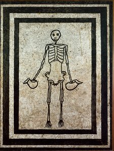 Roman art: skeleton holding two jugs. Mosaic of the 1st century. Naples, museo nazionale archeologico - Roman art: skeleton holding two pitchers. Mosaic of the 1st century from Pompeii. National Archaeological Museum, Naples, Italy بواسطة رواية