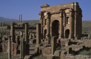 قوس تراجان ومعبد كابيتولين (52-117 م) ، ج 100 م ، الفترة الإمبراطورية العالية (27 ق.م - 395 م) بواسطة الفترة الإمبراطورية الرومانية