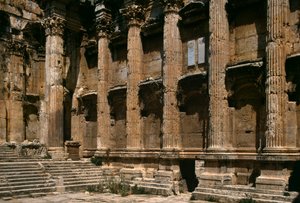 معبد باخوس ، التفاصيل ، العصر الإمبراطوري العالي (27 ق.م - 395 م) بواسطة الفترة الإمبراطورية الرومانية