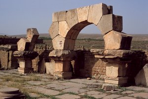 منظر لسوق سيرتيوس ، الفترة الإمبراطورية العالية (27 ق.م - 395 م) بواسطة الفترة الإمبراطورية الرومانية