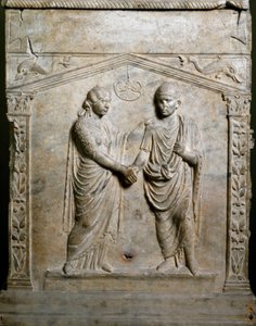 الفن الروماني: مذبح جنائزي يزين مشهد الزفاف (Junctio dextrarum). الغائر. روما ، متحف ناسيونالي رومانو بواسطة رومان رومان