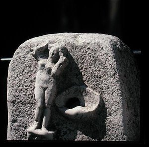 نافورة ماء (رخام) بواسطة رومان رومان