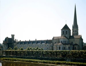 الفن الروماني: منظر لكنيسة Saint Savin-sur-Gartempe (Saint Savin-sur-Gartempe) ، التي تأسست في القرن الحادي عشر. سانت سافين ، فيينا بواسطة رومانيسك