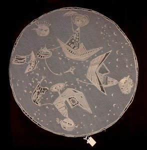 Burano stitch (Punto Burano) needle lace centerpiece entitled Japanese Fishing بواسطة روموالدو (بعد) سكاربا