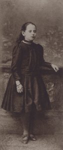في سن 9 (b / w photo) بواسطة مصور روسي (بعد)