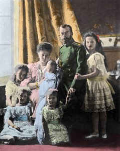 صورة عائلية للقيصر نيقولا الثاني (1868-1918) في روسيا - تصوير حوالي 1904-1905 بواسطة مصور روسي