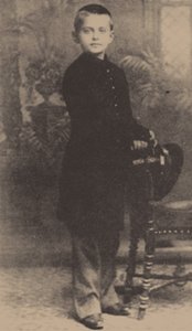 ليون تروتسكي عمره 9 سنوات 1888 بواسطة مصور روسي