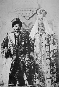Tsar Nicholas II and Tsaritsa Alexandra in full coronation regalia, May 1896 (b/w photo) بواسطة مصور روسي