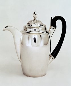 وعاء شوكولاتة ، لينينغراد ، 1804 (فضي) بواسطة المدرسة الروسية