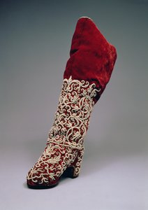 حذاء نسائي ، 1650-1700 (جلد ومخمل مع لآلئ) بواسطة المدرسة الروسية