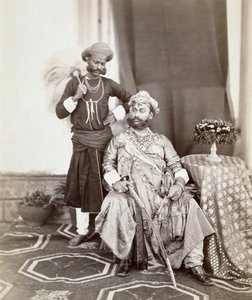 صاحب السمو مهراجا توكوجي راو (1844-1886) الثاني من إندور وحاضر ، 1877 (طبعة زخرفية)