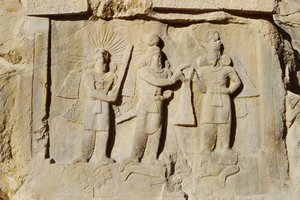 نقش بارز لاستثمار ونصر أرداشير الثاني (حكم 379-83) ج 379-83