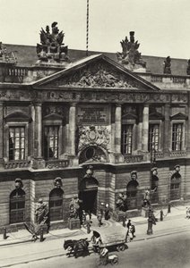 Berlin: Zeughaus; Arsenal (b/w photo) بواسطة ساشا ستون