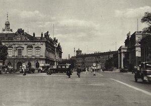 برلين: Zeughaus and Kronprinzenpalais ؛ أرسنال وقصر ولي العهد (صورة b / w) بواسطة ساشا ستون