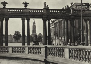 Potsdam, Stadtschloss, Kolonnaden an der Havel; Town Palace, Colonnades on the Havel (b/w photo) بواسطة ساشا ستون