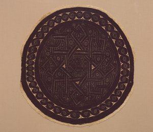 Roundel from a Curtain، 300 s (نسج عادي مع نسيج منسوج ولف لحمة إضافي ، كتان غير مصبوغ وصوف مصبوغ)