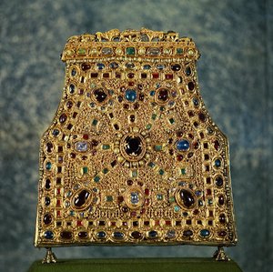 إغاثة من أسنان القديس يوحنا ، تبرعت بها الملكة اللومباردية ثيوديليندي دي بافيير (تيودوليندا ، توفيت الملكة لومبارد في عام 627) إلى كاتدرائية مونزا. كائن من القرن التاسع. الفن الكارولينجي. Monza ، Museo e Tesoro del Duomo (Musee et tresor de la cathedrale)