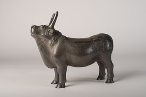 الثور (الفضة مع الزخرفة المطاردة و repoussé) بواسطة المدرسة الصينية