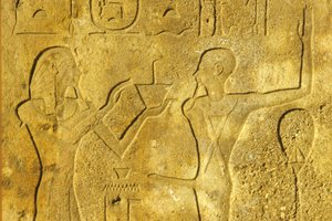 مصر القديمة، الرسم على الجدران/النحت، معبد الكرنك/الأقصر، حتشبسوت تقدم البخور للإله مين بواسطة المدرسة المصرية