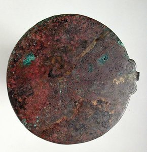 المرآة ، من القبر الأول (ب) في Nymphaeum في شبه جزيرة القرم (برونزية) بواسطة المدرسة اليونانية