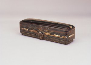 صندوق وغطاء نامبان صغيران ، أواخر القرن السادس عشر وأوائل القرن السابع عشر (ورنيش) بواسطة المدرسة اليابانية
