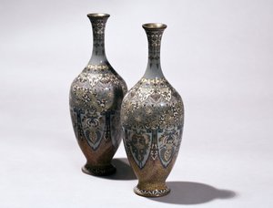 مزهرين مصوغة بطريقة بواسطة المدرسة اليابانية