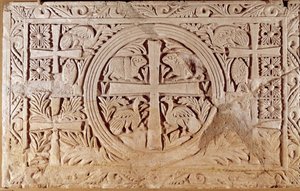 لوحة Chancel ، إغلاق عنصر من جوقة الكنيسة. من لبنان. القرن الخامس - السادس الميلادي. خافت. 0،78 × 1،27 م. باريس ، متحف اللوفر بواسطة جون كونستابل
