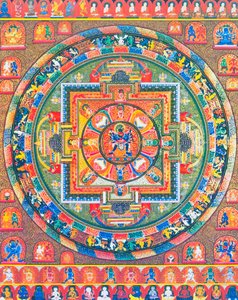 Chakrasambhara Mandala ، التي تصور الإله الرئيسي Sambhara يحتضن قرينته Vajrabarahi يرمز إلى اتحاد الحكمة والممارسة لتحقيق النعيم الأعلى (الغواش على القماش) بواسطة المدرسة النيبالية