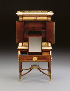 رخام أبيض روسي مثبت على الأورمولو ومن خشب الماهوجني bonheur du jour ، حوالي عام 1790 (Ormolu والرخام والماهوجني) بواسطة المدرسة الروسية