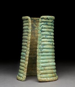 Long ribbed bracelet (bronze) بواسطة مدرسة فيتنامية