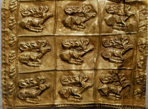 Art Scythian (حضارة السكيثية أو السكيثيا): غطاء من جعبة ذهبية تزين الحيوانات (الغزلان). من Tumulus n ° 4 في Kelermes ، منطقة كراسنودار ، كوبان ، روسيا ، القرن السابع قبل الميلاد بواسطة السيثيان