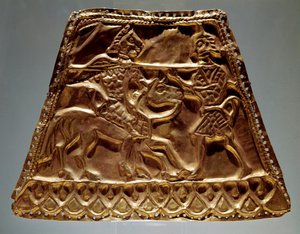 Golden sheet showing an horseman attacking a warrior with a spear (Scythian art, 5th-3rd century BC) بواسطة السيثيان
