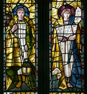 Mortehoe ، St Mary ، Heaton Butler & Bayne ، Selwyn Image ، Archangels St Raphael & St Gabriel ، c.1890 بواسطة صورة سلوين صورة سلوين
