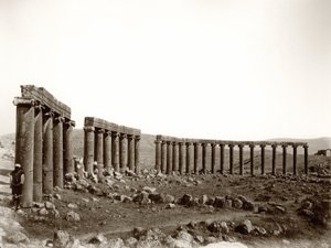 الساحة ذات الأعمدة البيضاوية من الشمال الغربي ، جرش ، 1867