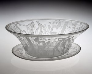 وعاء مركزي ، تصميم 1920 ، صنع 1929 (زجاج) بواسطة بوابة سيمون