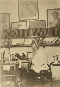 المؤلف الروسي ليو تولستوي في العمل ، 1890s بواسطة صوفيا أندرييفنا تولستايا