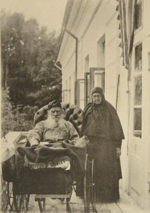 المؤلف الروسي ليو تولستوي مع شقيقته ماريا نيكولايفنا ، روسيا ، 1900s