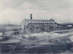 شركة City and Suburban Gold Mining Company ، New Battery and Cyanide Works (b / w photo) بواسطة مصور جنوب أفريقي