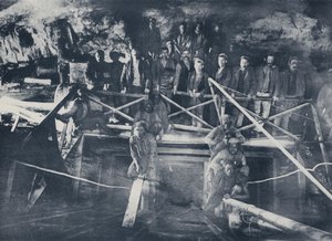 التعدين تحت الأرض (صورة b / w) بواسطة مصور جنوب أفريقي