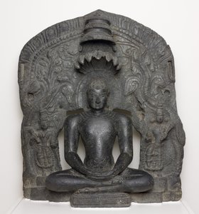 Jaina Tirthankara Parshvanatha مع Serpent Hood جالسًا في التأمل (Dhyanamudra) ، من كارناتاكا ، الهند (كلوريت)