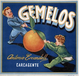 Advertising for oranges, image of two twin babies fighting for an orange. Advertising poster, Valencia بواسطة المدرسة الاسبانية