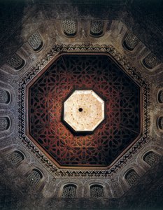 سقف مدرسة غرناطة ، إسبانيا ، بنيت عام 1349 (صورة) بواسطة المدرسة الاسبانية