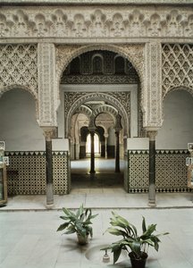 Patio de las Munecas ، القرنين الثاني عشر والرابع عشر بواسطة المدرسة الاسبانية
