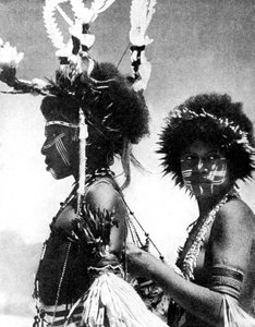 محاربون مرسومون ، بابوا ، غينيا الجديدة ، 1936. بواسطة الرياضة والعامة