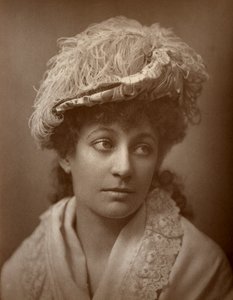 لوسي باكستون ، الممثلة البريطانية ، 1884. بواسطة شركة سانت جيمس للتصوير الفوتوغرافي